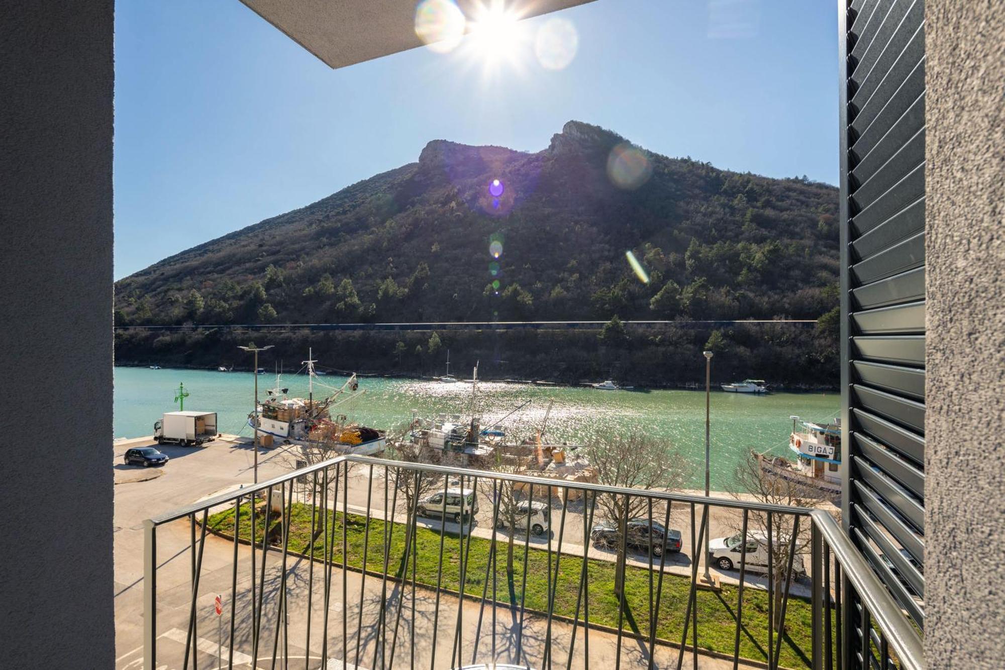 Seafront Villa Andrijana - Happy Rentals Plomin Luaran gambar