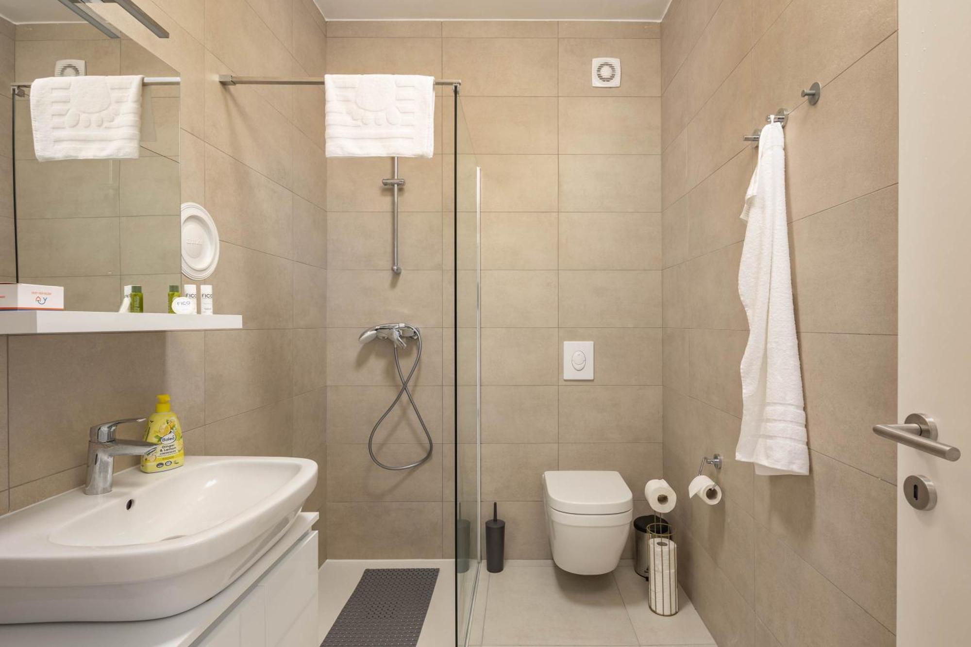 Seafront Villa Andrijana - Happy Rentals Plomin Luaran gambar