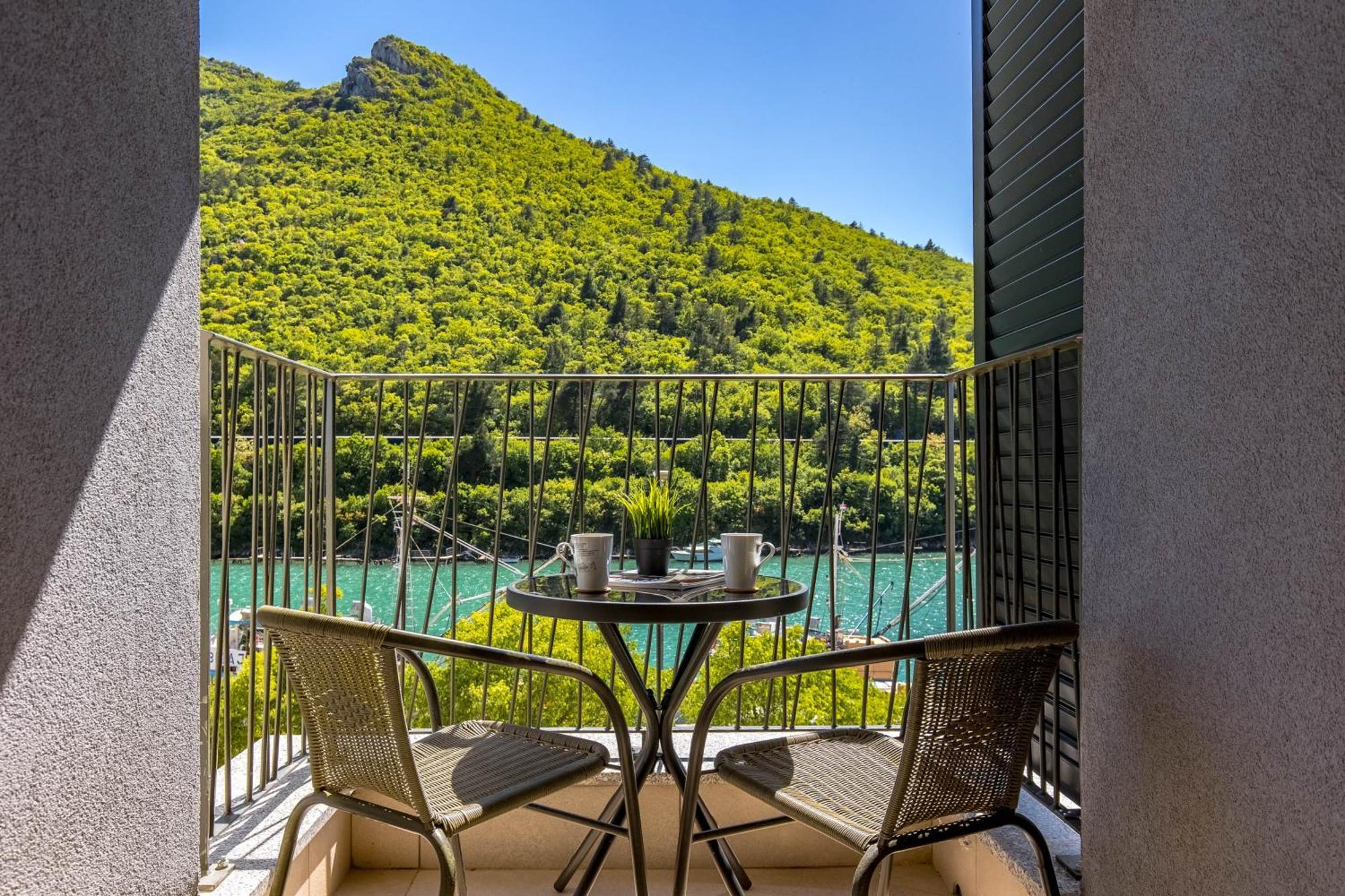 Seafront Villa Andrijana - Happy Rentals Plomin Luaran gambar