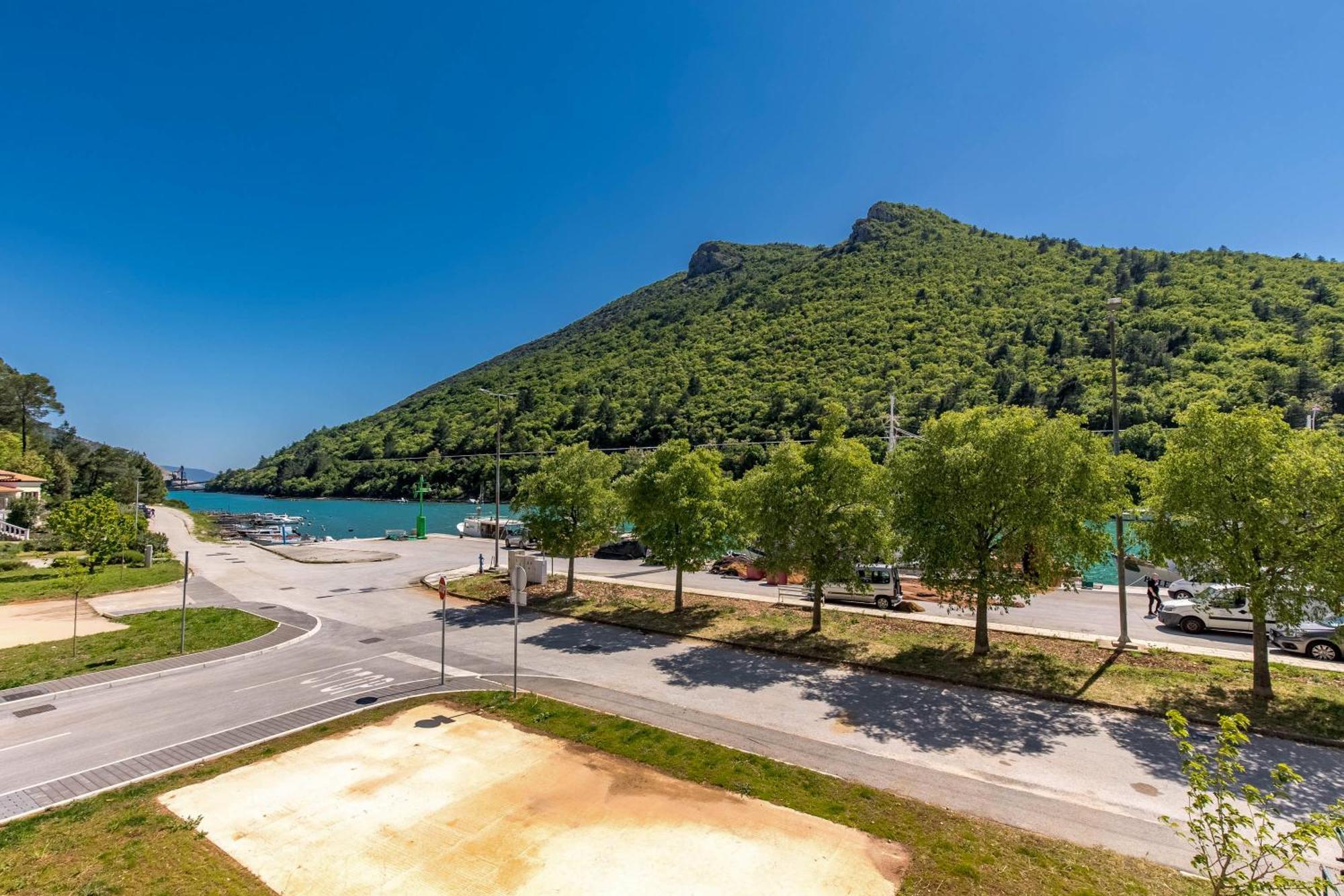 Seafront Villa Andrijana - Happy Rentals Plomin Luaran gambar